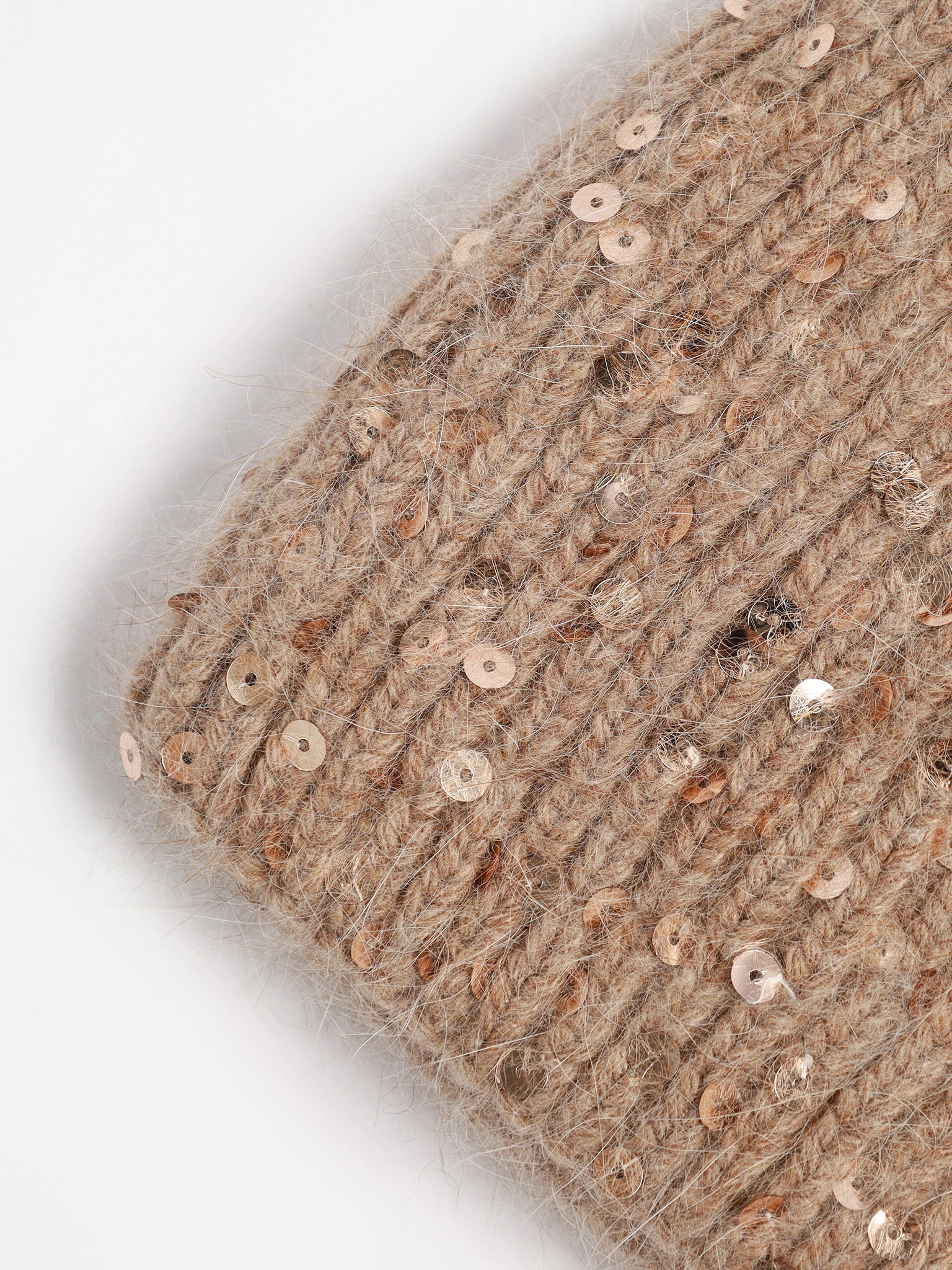 Шапка-бини двойная коричневого цвета из ангоры и акрила